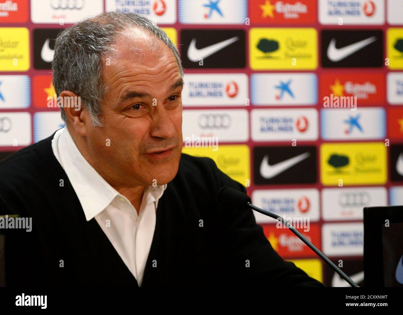 Barcelona's sports director Andoni Zubizarreta speaks during a news conference after the club announced that coach Tito Vilanova's saliva glandular cancer had reappeared, at Ciutat Esportiva in Sant Joan Despi near Barcelona December 19, 2012. La Liga leaders Barcelona have been rocked by news Vilanova is to have surgery on his saliva glands on Thursday, followed by chemotherapy and radiotherapy over the following six weeks.    REUTERS/Gustau Nacarino(SPAIN - Tags: SPORT SOCCER) Stock Photo