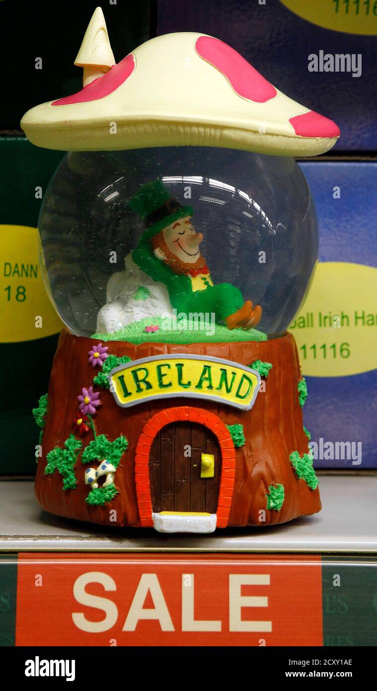 Dublin Souvenir Shop High Resolution Stock Photography and Images Alamy