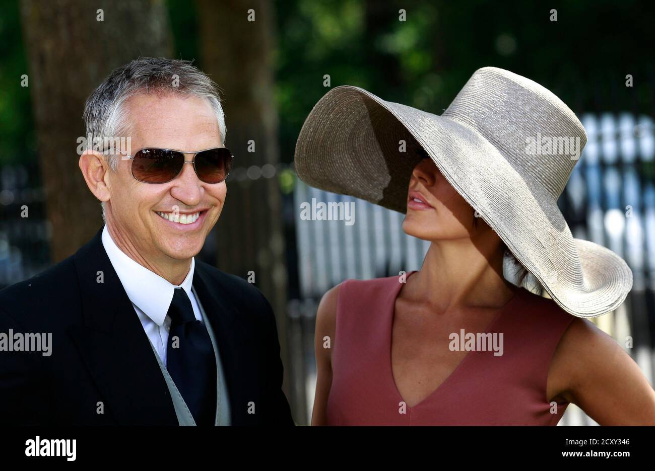 Sports broadcaster Gary Lineker and his wife Danielle arrive for the first day of racing at Royal Ascot in southern England June 14, 2011.  REUTERS/Suzanne Plunkett (BRITAIN - Tags: SPORT HORSE RACING SOCIETY ENTERTAINMENT) Stock Photo