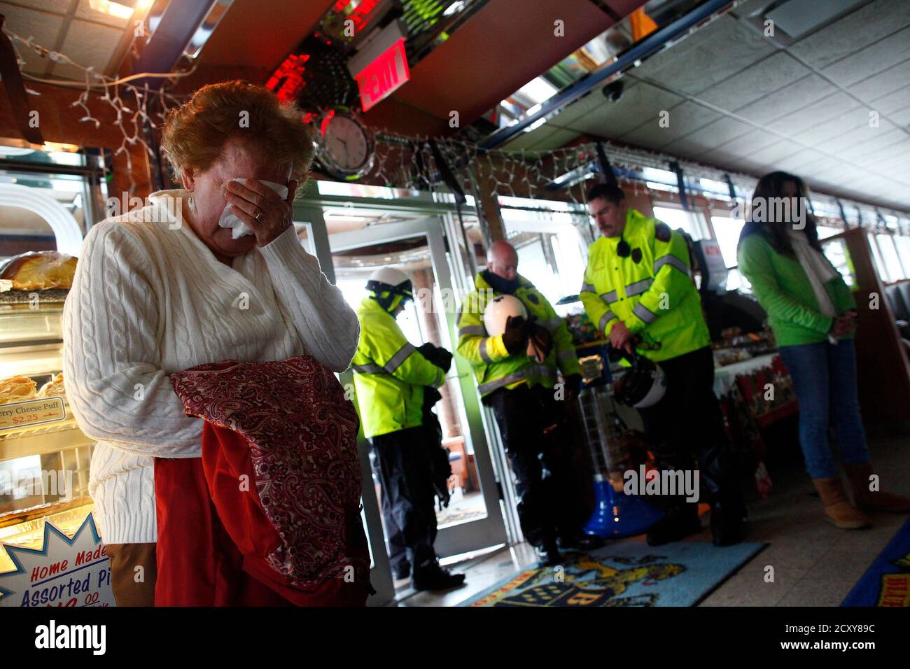 People at the Blue Colony diner observe a moment of silence for victims of the December 14 shootings at Sandy Hook Elementary school in Newtown, Connecticut, December 21, 2012. REUTERS/Eric Thayer (UNITED STATES - Tags: CRIME LAW EDUCATION) Stock Photo