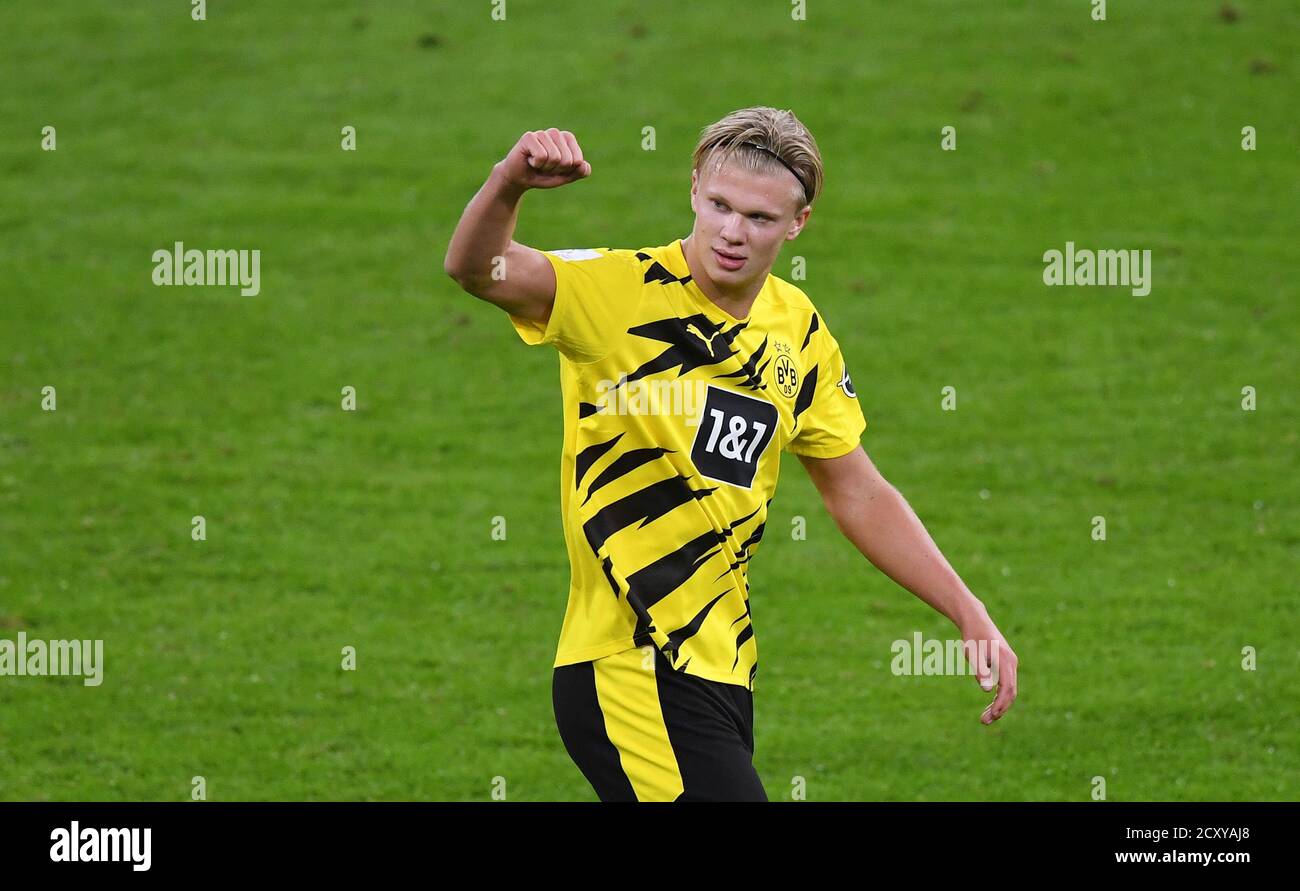 Allianz Arena Munich Germany 30.09.20, Football: German SUPERCUP FINALE 2020/2021, FC Bayern Muenchen (FCB, red) vs Borussia Dortmund  (BVB, yellow) 3:2 — scorer Erling Haaland ( BVB) celebrates after the 2:2   Foto: Markus Ulmer/Pressefoto Ulmer/Pool/via Kolvenbach  DFL regulations prohibit any use of photographs as image sequences and/or quasi-video. Stock Photo