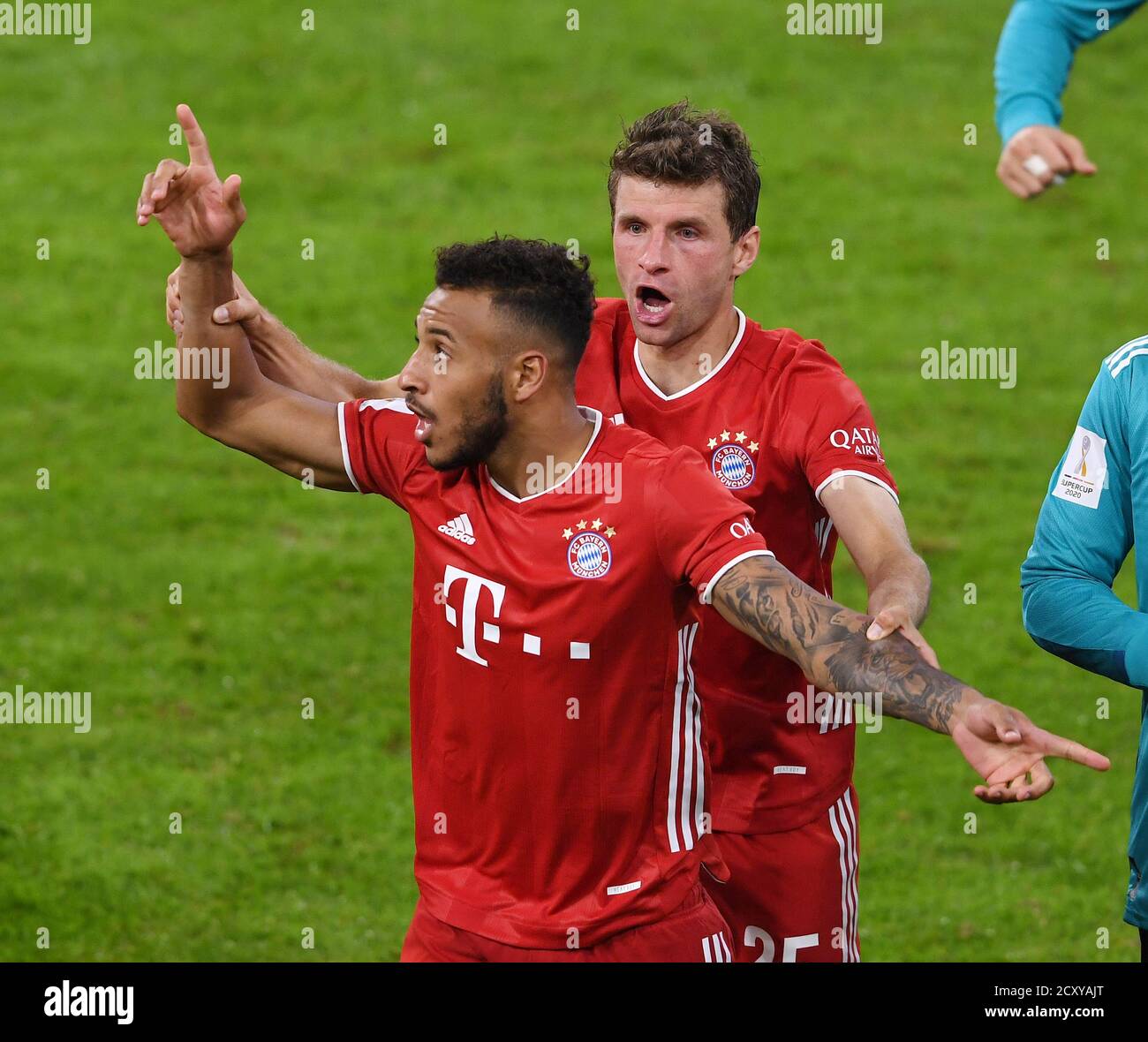Allianz Arena Munich Germany 30.09.20, Football: German SUPERCUP FINALE 2020/2021, FC Bayern Muenchen (FCB, red) vs Borussia Dortmund  (BVB, yellow) 3:2 — Thomas Mueller (right) celebrates with Corentin Tolisso (both FCB)  Foto: Markus Ulmer/Pressefoto Ulmer/Pool/via Kolvenbach  DFL regulations prohibit any use of photographs as image sequences and/or quasi-video. Stock Photo