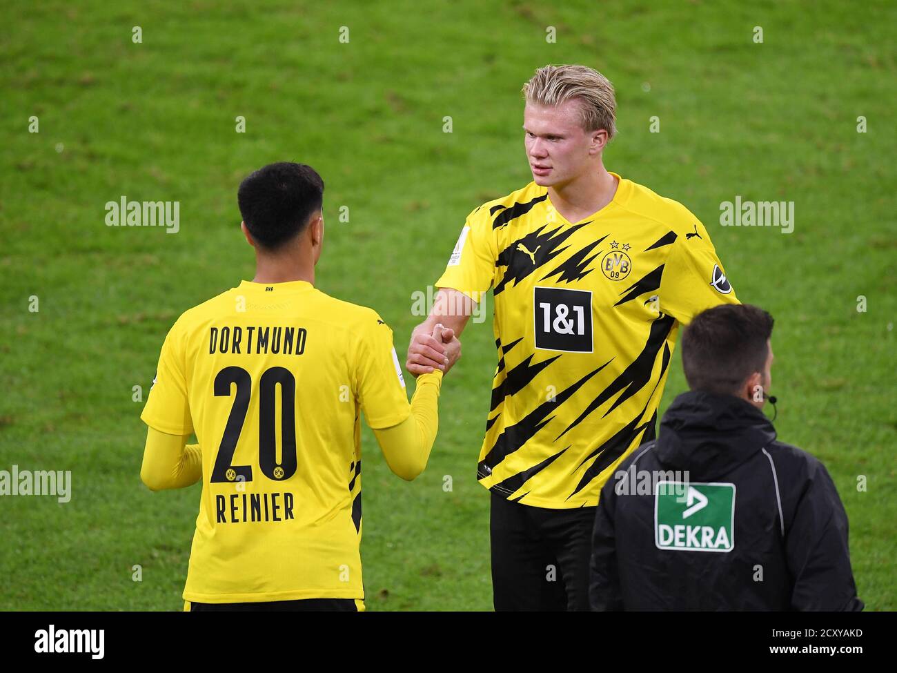 Allianz Arena Munich Germany 30.09.20, Football: German SUPERCUP FINALE 2020/2021, FC Bayern Muenchen (FCB, red) vs Borussia Dortmund  (BVB, yellow) 3:2 — Erling Haaland goes,  Jesus Reinier comes (both BVB) Foto: Markus Ulmer/Pressefoto Ulmer/Pool/via Kolvenbach  DFL regulations prohibit any use of photographs as image sequences and/or quasi-video. Stock Photo