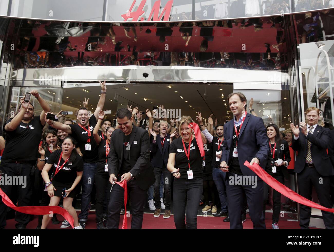 Hennes & Mauritz (H&M) CEO Karl-Johan Persson (R), accompanied by other  managers, cuts the ribbon to inaugurate the first H&M store in Peru, at the  Jockey Plaza mall in Lima, May 9,