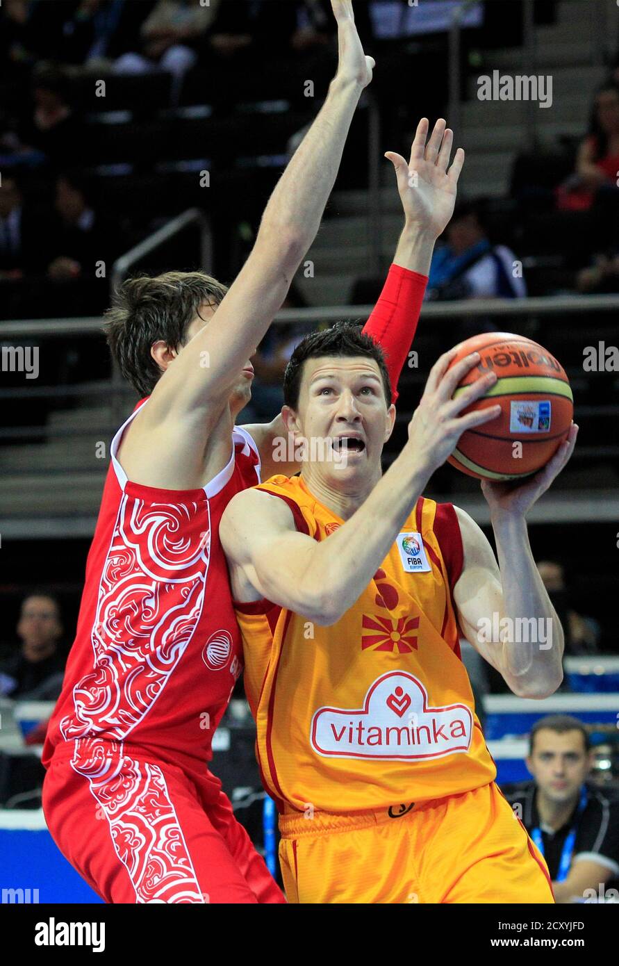Vlado Ilievski of Macedonia (R) goes to the basket under pressure from  Aleksey Shved of Russia (R) during their FIBA EuroBasket 2011 third place  basketball match in Kaunas September 18, 2011. REUTERS/Ints