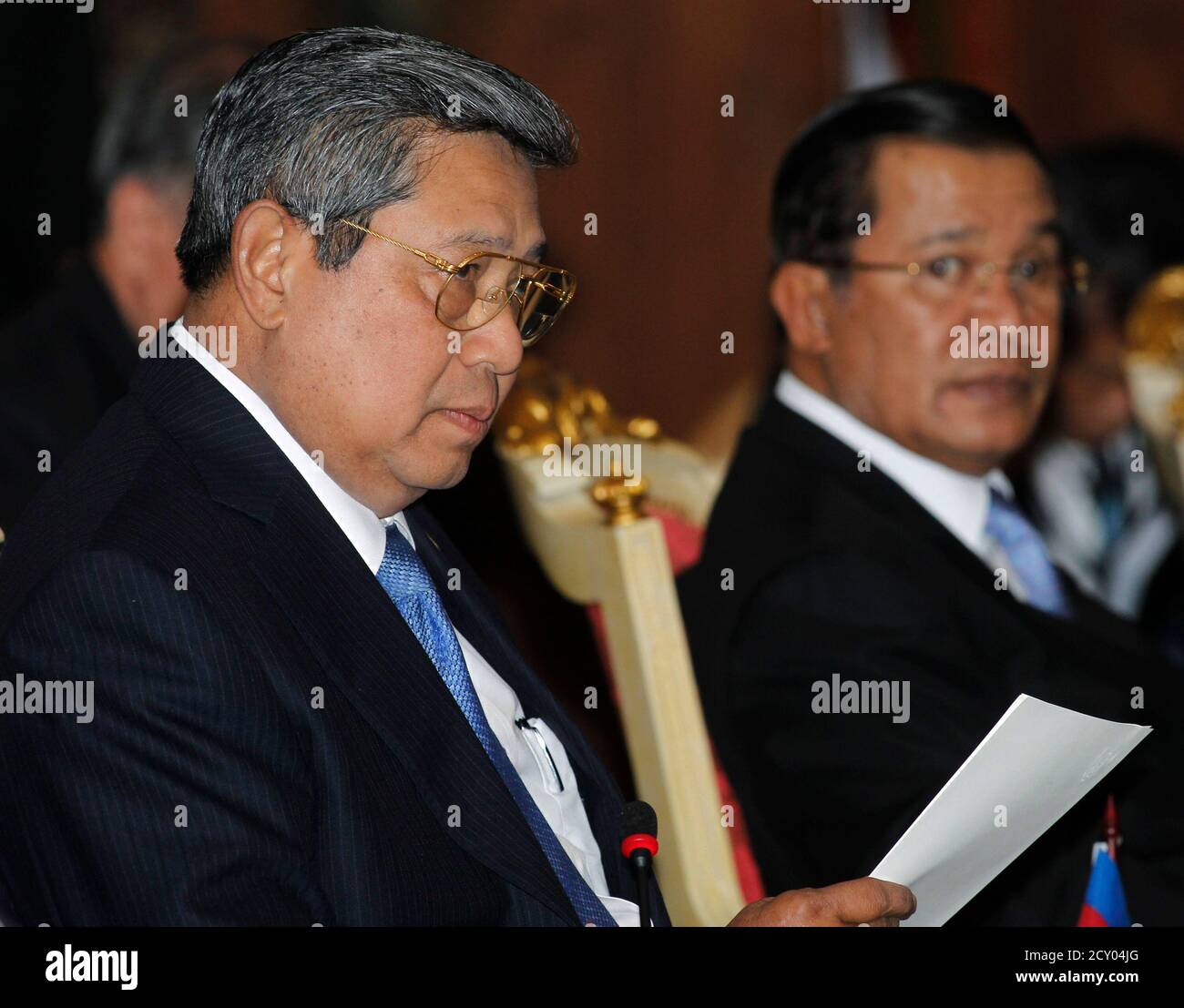 Indonesian President Susilo Bambang Yudhoyono L Sits With Cambodian Prime Minister Hun Sen During An Informal Meeting With Youth Representatives In Jakarta Convention Centre May 7 2011 Southeast Asia S Leaders Are Attending<script async src=