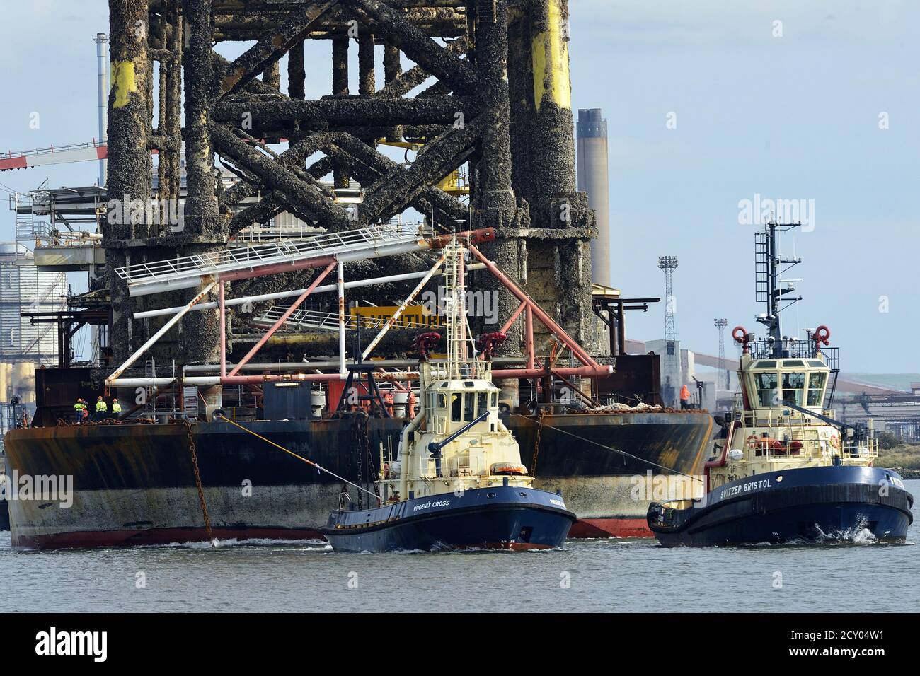 HARTLEPOOL, ENGLAND. OCTOBER 1ST 2020 Tugs towing another module from an Oil Rig into the Able Uk yard at Greatham, Hartlepool for decommissioning. The town has today been placed into a localised lockdown by the UK Government in response to an exponential rise COVID-19 cases. (Credit: Tom Collins | MI News) Credit: MI News & Sport /Alamy Live News Stock Photo