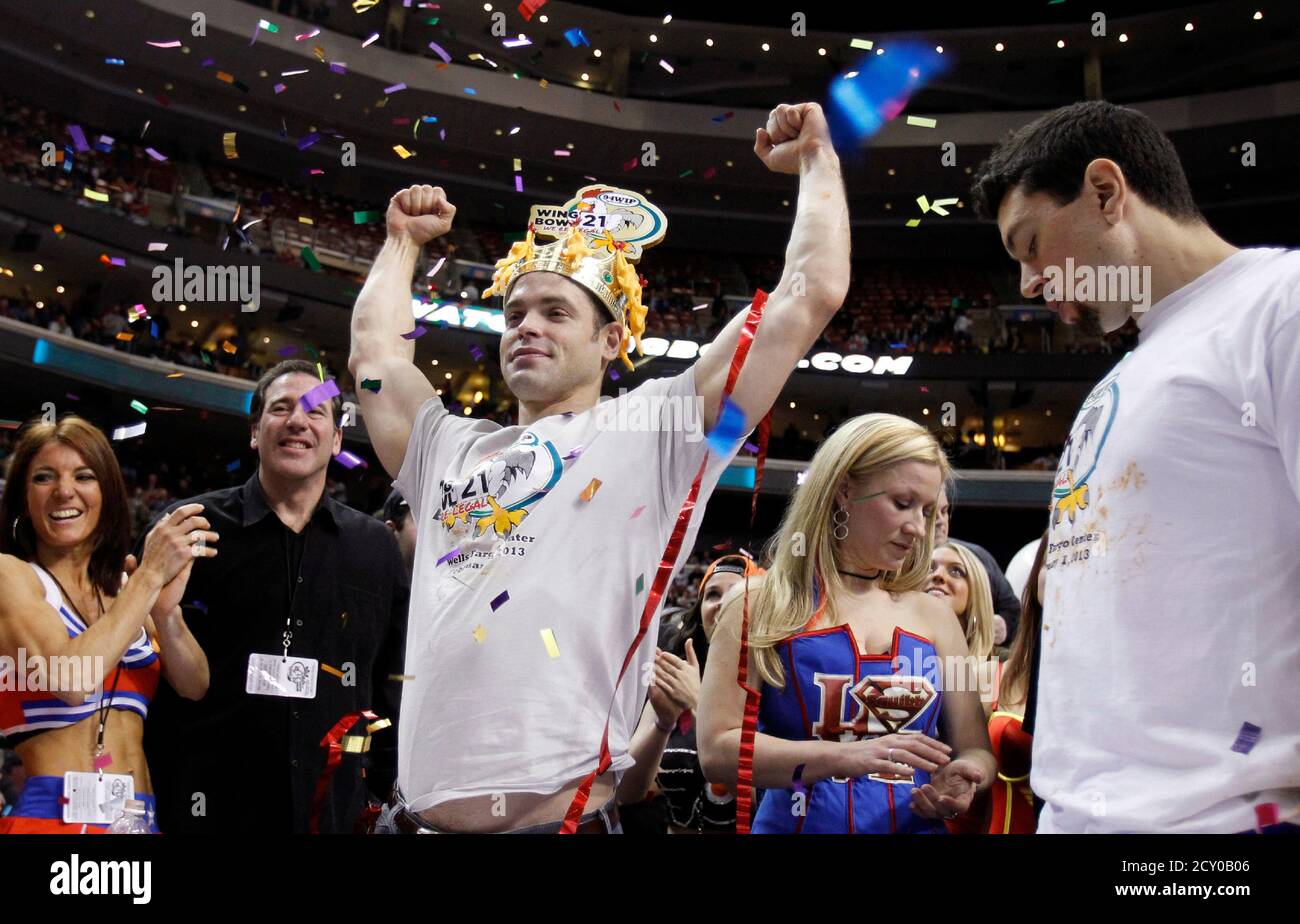 Jamie The Bear Mcdonald From Granby Connecticut Celebrates Winning Wing Bowl 21 After Eating 287 Chicken