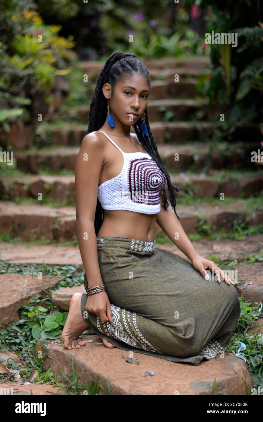 https://c8.alamy.com/comp/2CY0E0K/young-afro-colombian-woman-in-garden-2CY0E0K.jpg