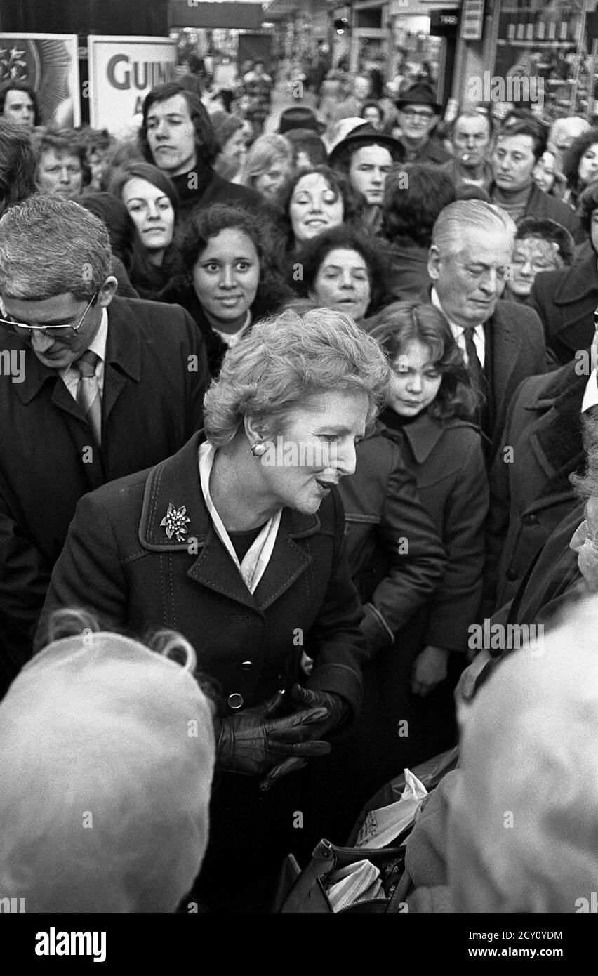 AJAXNETPHOTO.11TH FEBRUARY,1977. PORTSMOUTH, ENGLAND.  - CITY WALKABOUT - MRS MARGARET THATCHER (CON), LEADER OF THE OPPOSITION, ENGAGES WITH THE PUBLIC IN COMMERCIAL ROAD SHOPPING PRECINCT DURING A CAMPAIGN WALKABOUT. PHOTO:JONATHAN EASTLAND/AJAX REF:3771102 49 Stock Photo
