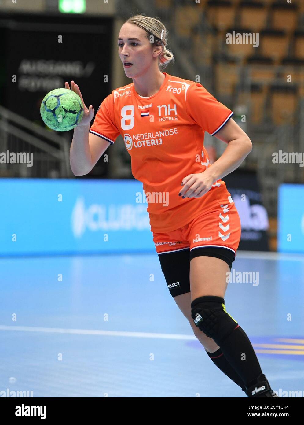 Lingen, Germany. 01st Oct, 2020. Handball, women: International, Germany - Netherlands. The Dutch woman Lois Abbingh with ball. Credit: Carmen Jaspersen/dpa/Alamy Live News Stock Photo