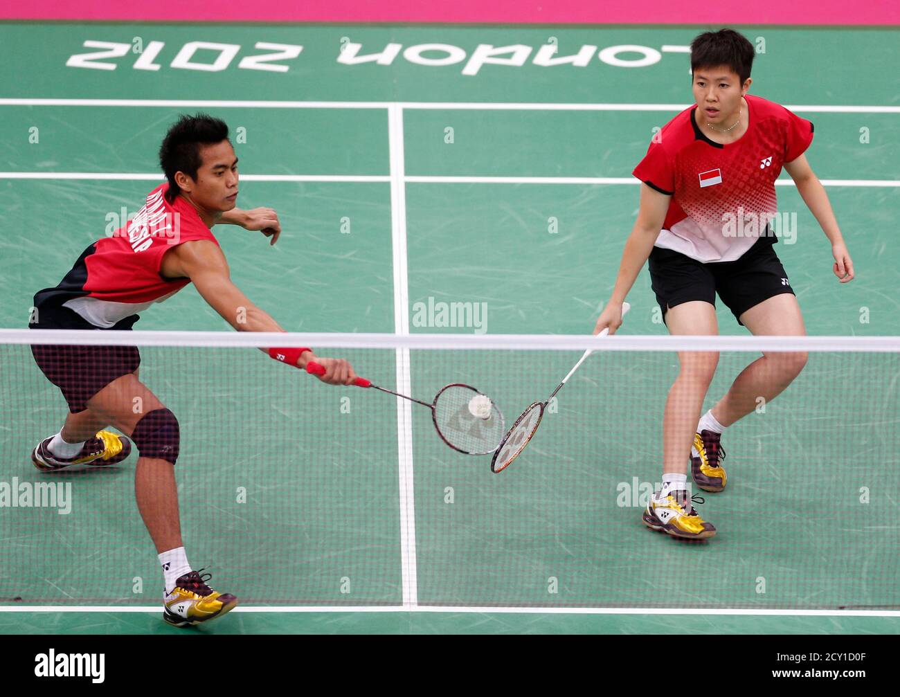 Indonesia's Tontowi Ahmad (L) and Liliyana Natsir play against South  Korea's Lee Yong Dae and Ha Jung Eun during their mixed doubles group play  stage badminton match at the Wembley Arena during
