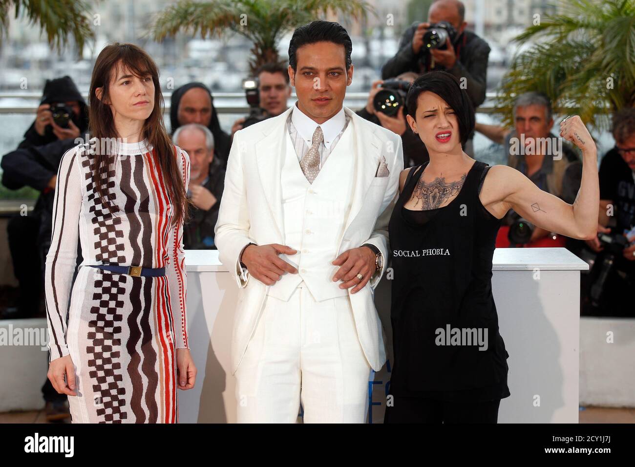 Director Asia Argento (R), cast members Charlotte Gainsbourg (L) and