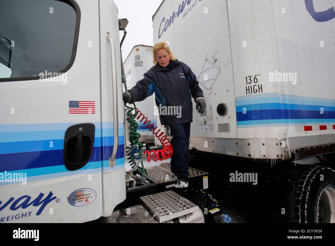 Uncoupling the trailer hires stock photography and images Alamy