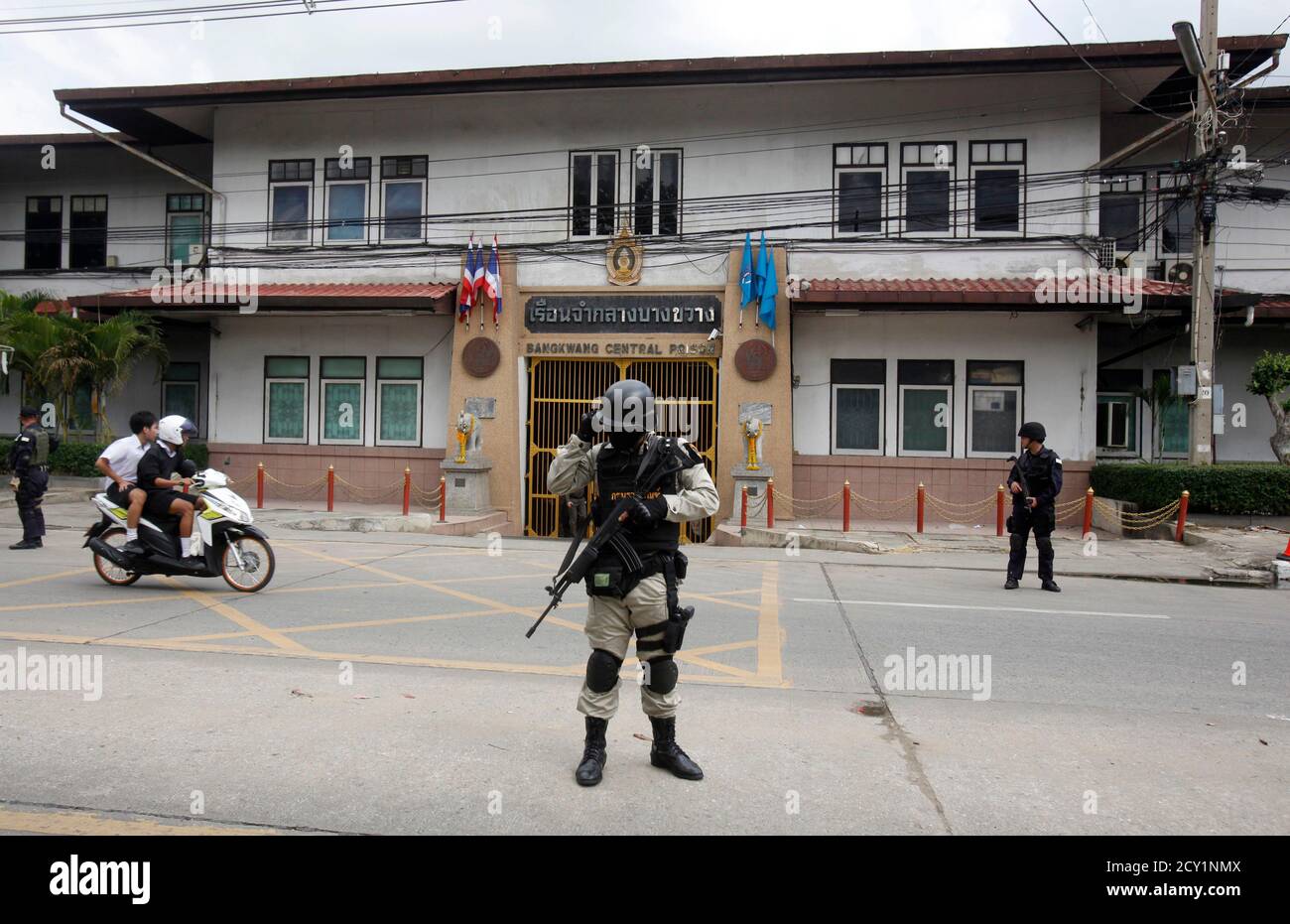 Armed Guards Stand Outside Bangkwang Central Prison In Nonthaburi Province On The Outskirts Of Bangkok November 16 10 Suspected Russian Arms Dealer Viktor Bout Was Flown Out Of Thailand On A Charter