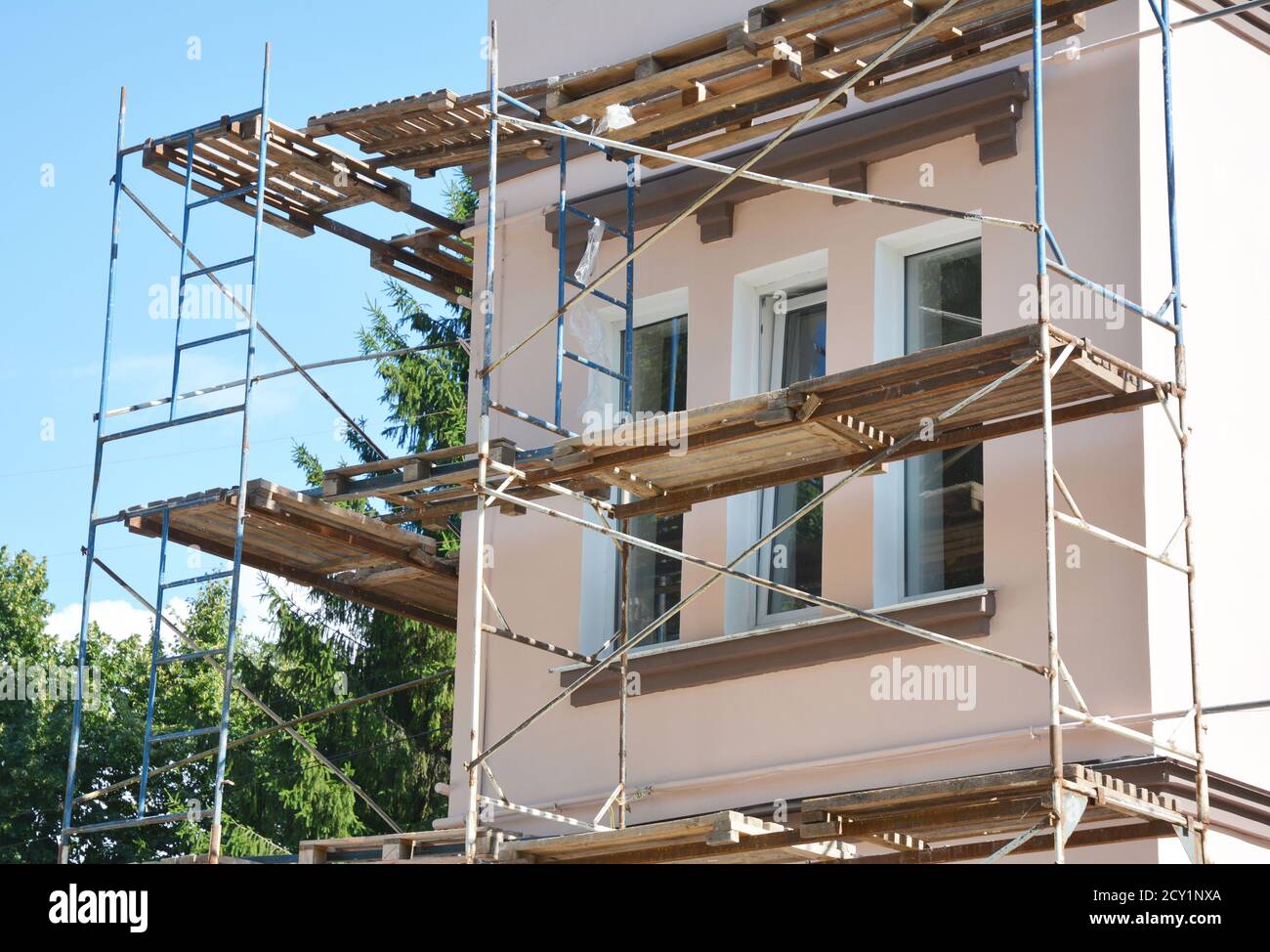 Painting And Plastering Exterior House Scaffolding Wall Home Facade Insulation Stucco And Painting Works During Exterior Wall Renovations And Repai Stock Photo Alamy