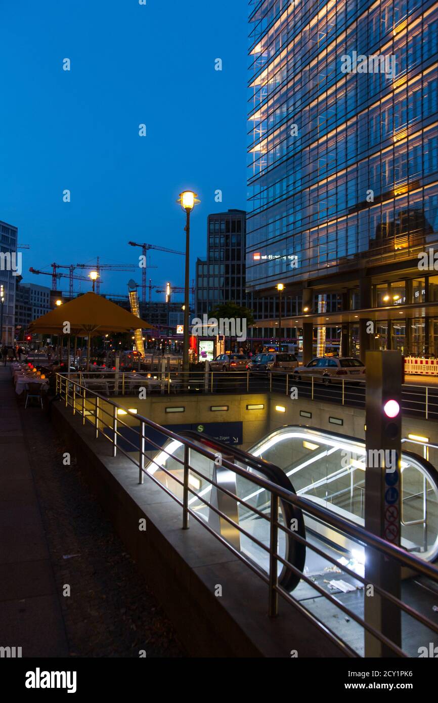 Berlin city at night hi-res stock photography and images - Alamy