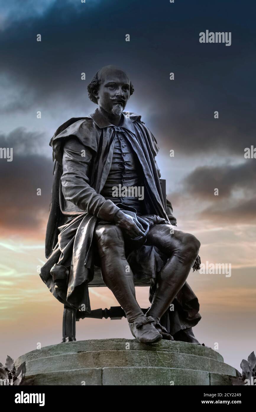Stratford-upon-Avon, Warwickshire, England.  Statue of playwright and poet William Shakespeare, 1564 - 1616 , a work by sculptor  Lord Ronald Gower, 1 Stock Photo