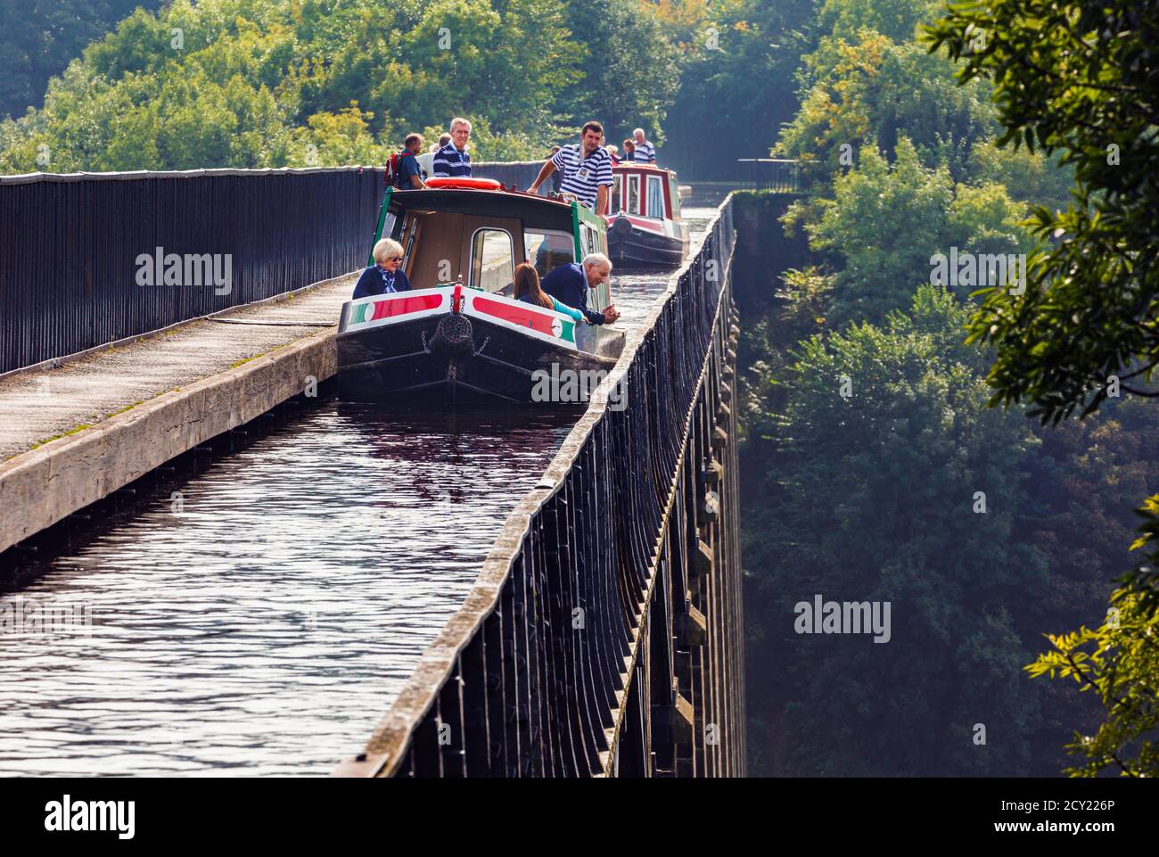 Llangollen, Denbighshire, Wales, United Kingdom.  The three hundred meters long Pontcysyllte Aqueduct which carries the Llangollen canal across the De Stock Photo