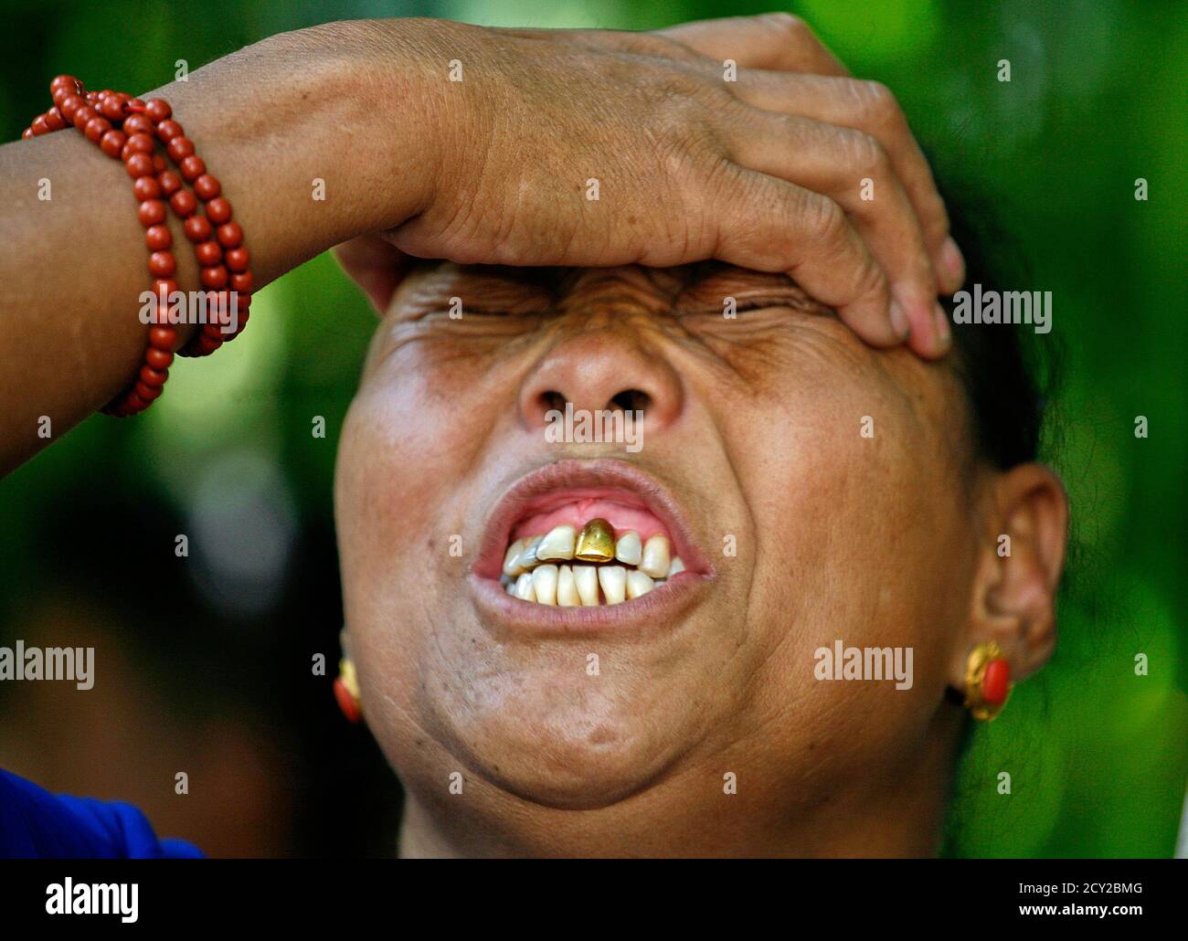 Gold tooth india hires stock photography and images Alamy