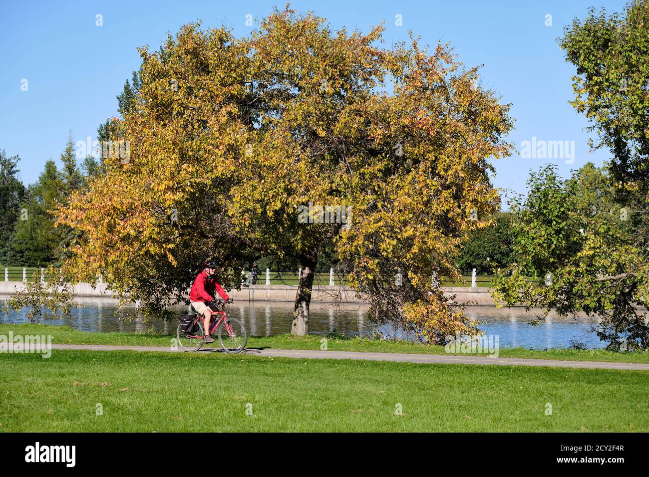 Canal pathway hi-res stock photography and images - Alamy