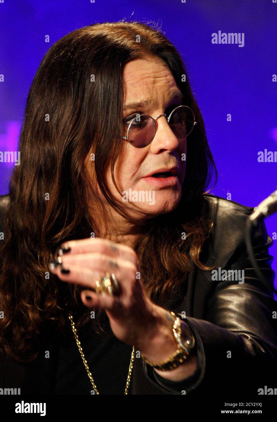 Black Sabbath Lead Singer Ozzy Osborne With Short Hair Feeding The Pigeons In Glasgow S George Square 29th November 19 Stock Photo Alamy