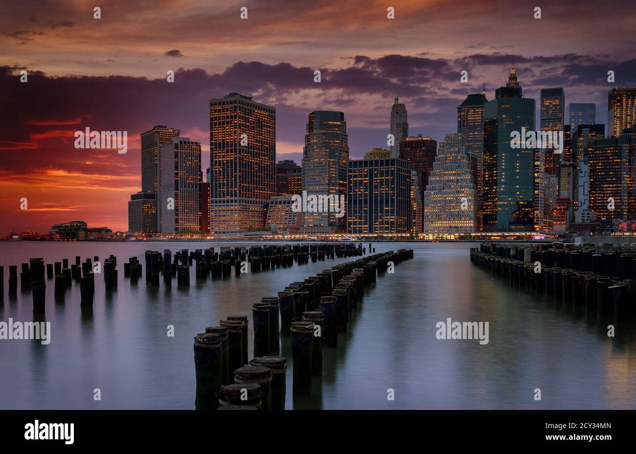 New york skyline at sunset hi-res stock photography and images - Alamy