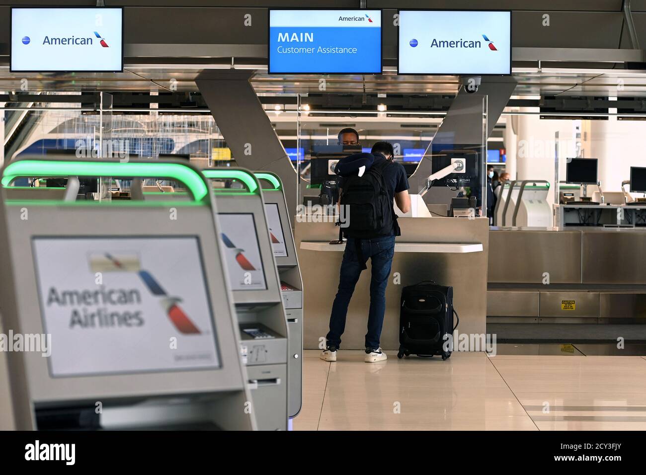 American airlines check in counter hi-res stock photography and images -  Alamy