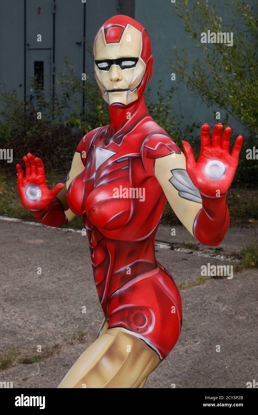 GEEK ART - Bodypainting and Transformaking: Iron Woman with René-Claire Meinkold at the elektroma site in Hamelin on September 30, 2020 - A project by the photographer Tschiponnique Skupin and the bodypainter Enrico Lein Stock Photo