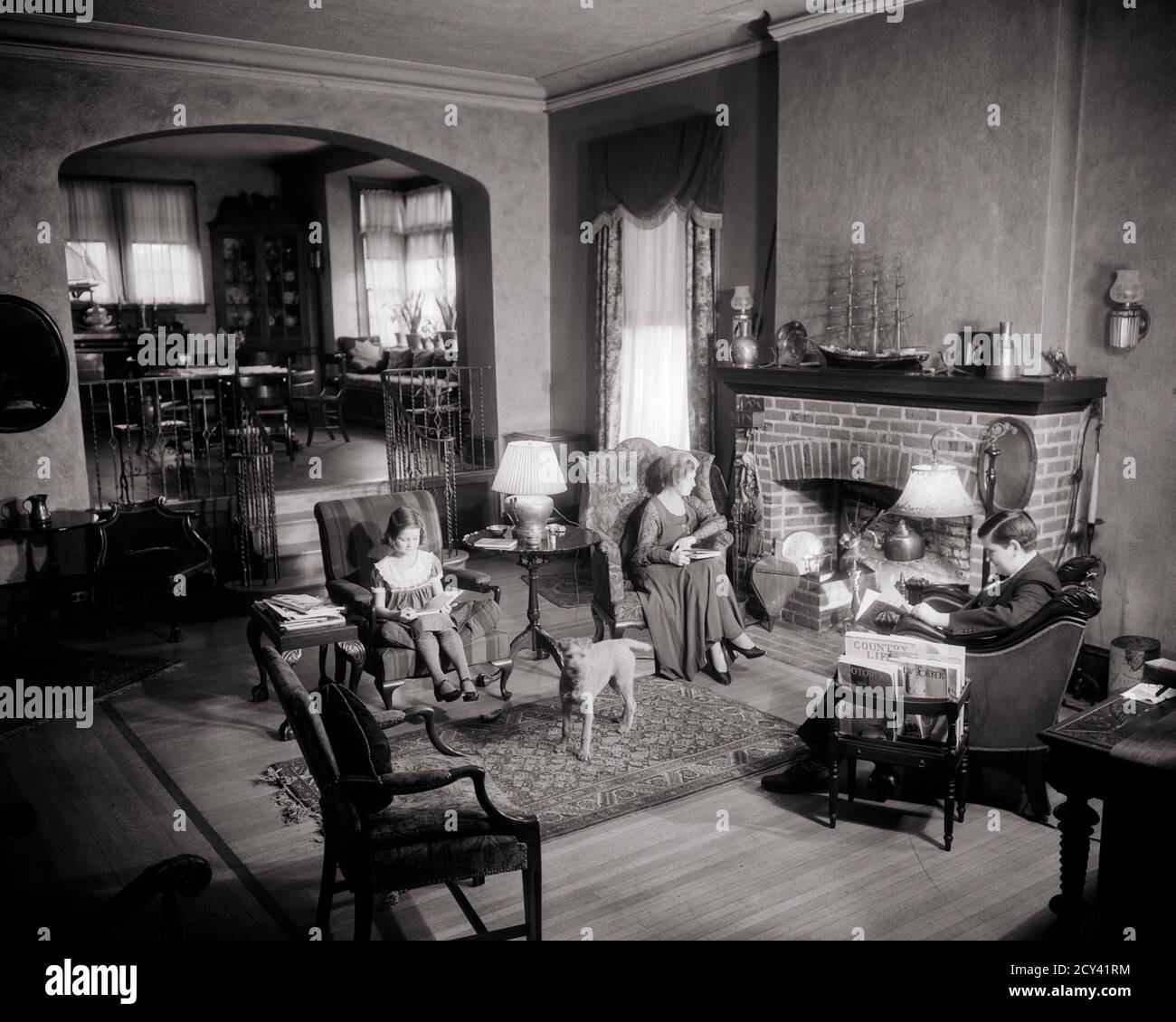 Wealthy family 1920s hi-res stock photography and images - Alamy