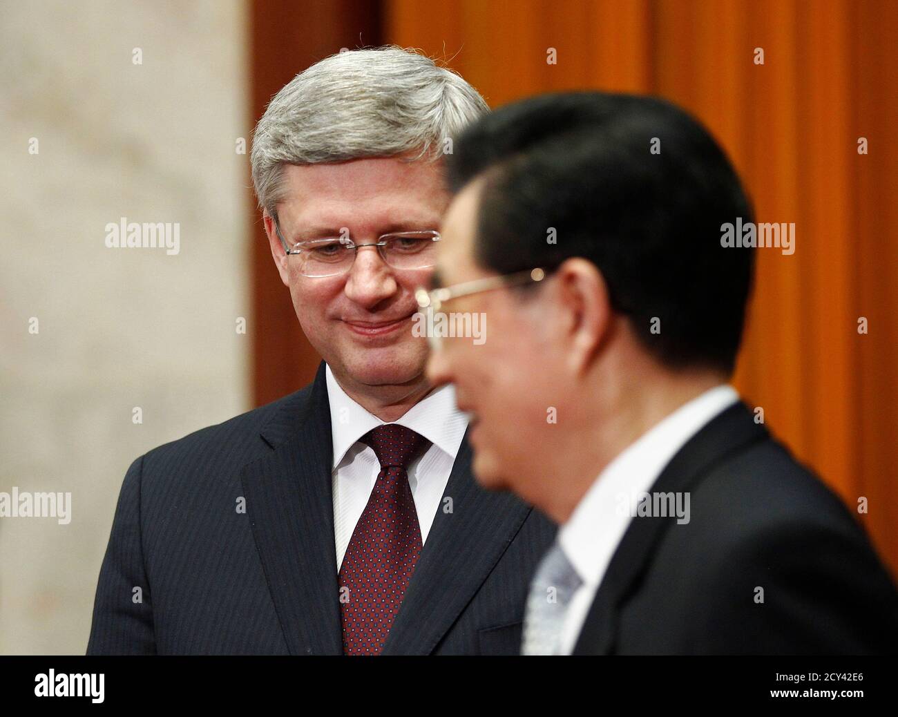 Canada's Prime Minister Stephen Harper (L) meets with China's President Hu Jintao at the Great Hall of the People in Beijing February 9, 2012. China and Canada on Wednesday signed a series of deals to boost modest levels of bilateral trade and finished negotiations on a foreign investment protection pact after 18 years of talks.      REUTERS/Chris Wattie       (CHINA - Tags: POLITICS) Stock Photo