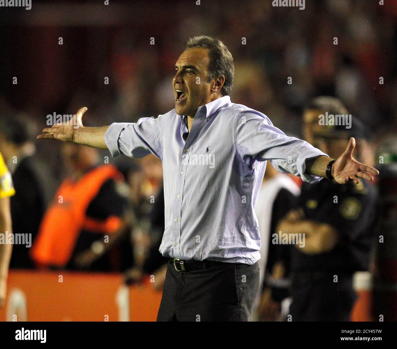 Martin Lasarte Coach Of Chile S Universidad Catolica Gestures During A Copa Sudamericana Soccer Match Against Argentina S Independiente In Buenos Aires November 1 2012 Reuters Enrique Marcarian Argentina Tags Sport Soccer Stock Photo Alamy