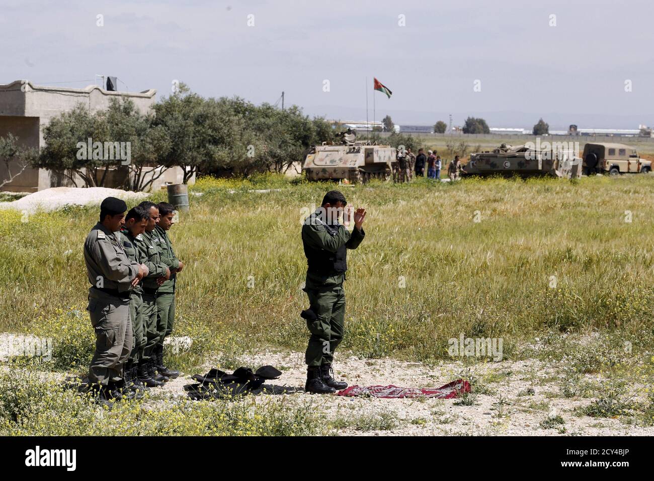 Members of the Jordanian army pray as they stand guard near the Jordanian- Syrian free zone, near the main Jaber border crossing in the Jordanian city  of Mafraq, April 2, 2015. Jordan said