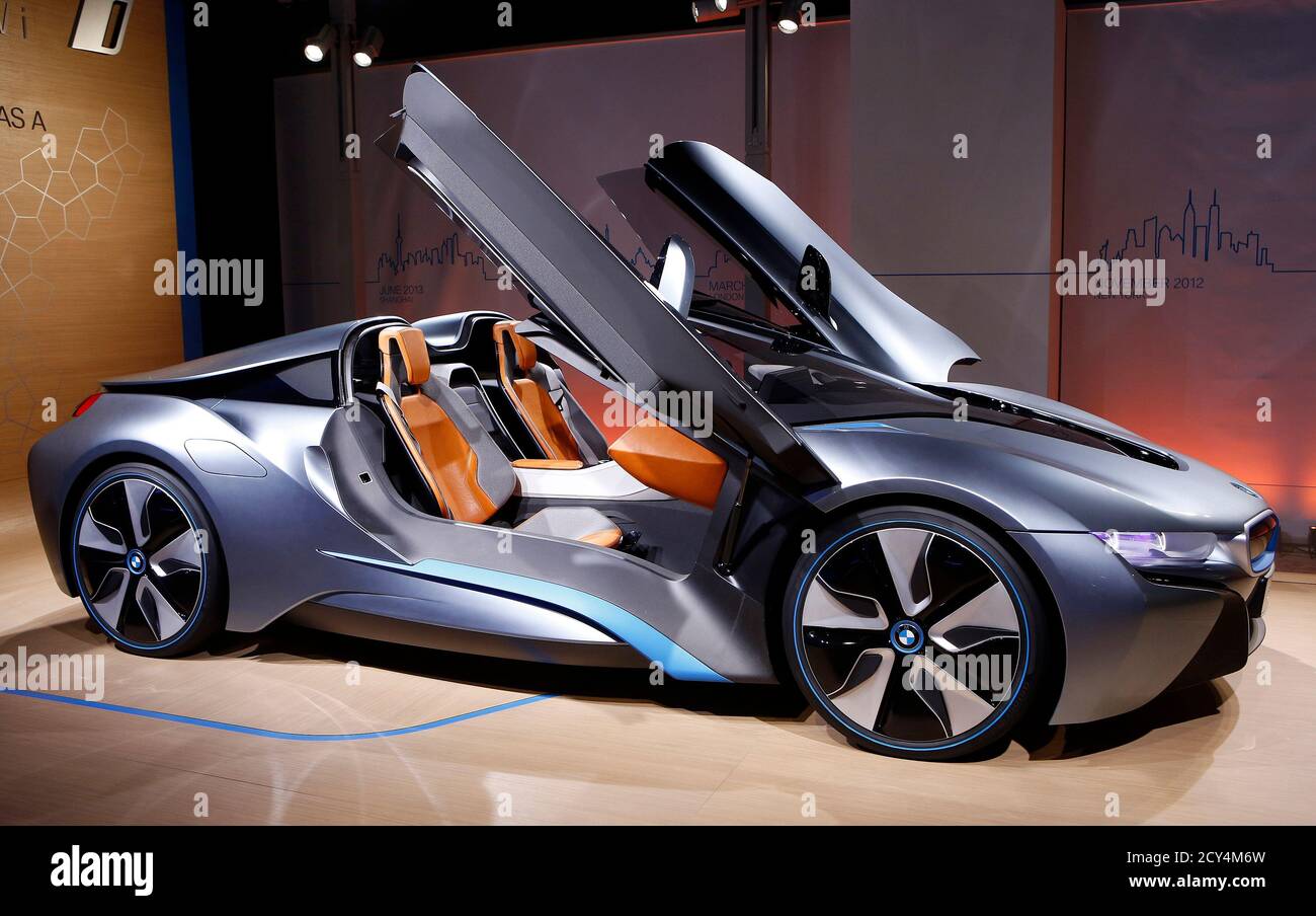 Bmw i8 spyder hi-res stock photography and images - Alamy