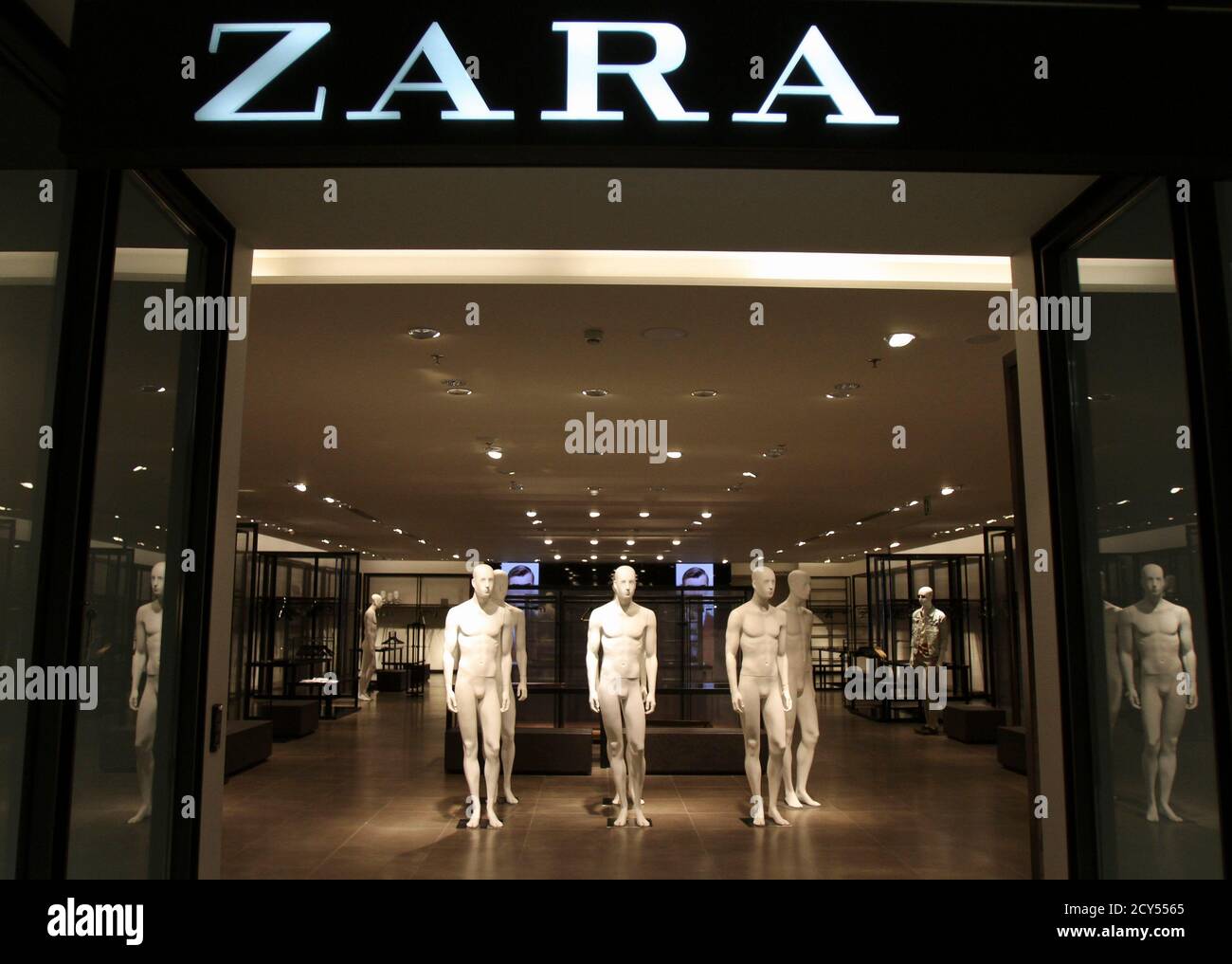 Zara sa hi-res stock photography and images - Alamy