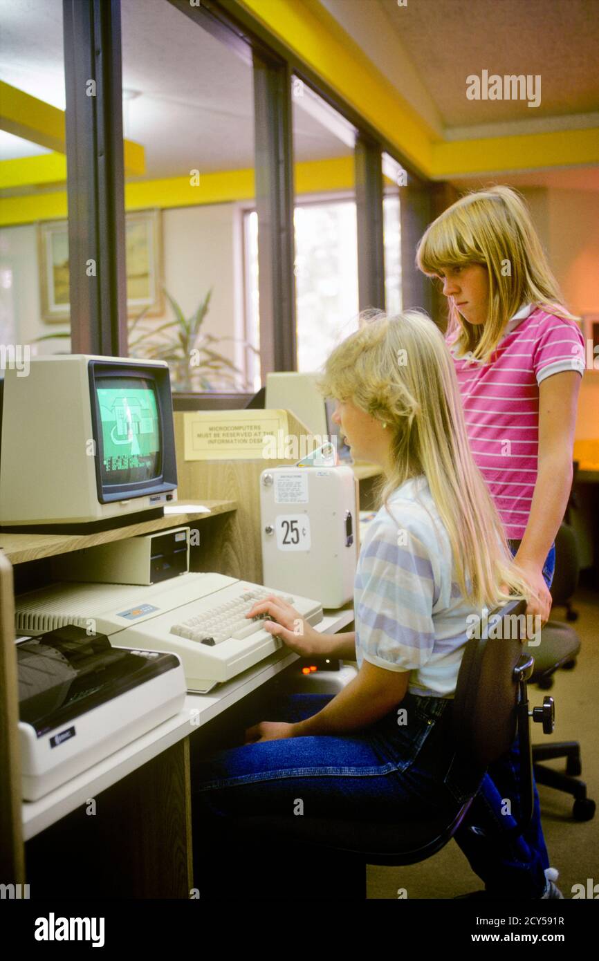 1980s 2 GIRLS WORKING ON COMPUTER IN PUBLIC LIBRARY COMPUTER LAB PAY AS YOU GO VENDING DEVICE - ks22655 FEL001 HARS TECHNOLOGY PUBLIC INFORMATION LIFESTYLE SPEED SATISFACTION FEMALES COMMUNICATING COPY SPACE YOU FRIENDSHIP HALF-LENGTH COMPUTERS PERSONS GO SCHOOLS GRADE OCCUPATION PAY SCIENTIFIC NETWORKING PRIMARY CONNECTION ELECTRIC APPLIANCE FRIENDLY STYLISH VENDING MACHINE JUNIOR COMMUNICATE GRADE SCHOOL GROWTH HIGH-TECH JUVENILES MIDDLE SCHOOL PRE-TEEN PRE-TEEN GIRL TOGETHERNESS CAUCASIAN ETHNICITY COMPUTING OLD FASHIONED Stock Photo