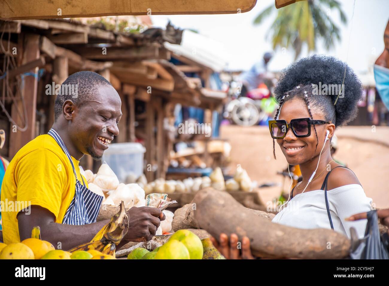 Woman selling stuff hi res stock photography and images Alamy