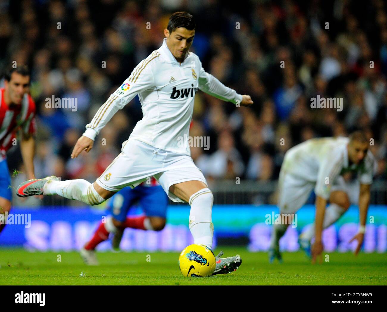 Real Madrid's Cristiano Ronaldo kicks a penalty to score a goal against Atletico  Madrid during their Spanish first division soccer match at Santiago  Bernabeu stadium in Madrid November 26, 2011. REUTERS/Felix Ordonez (