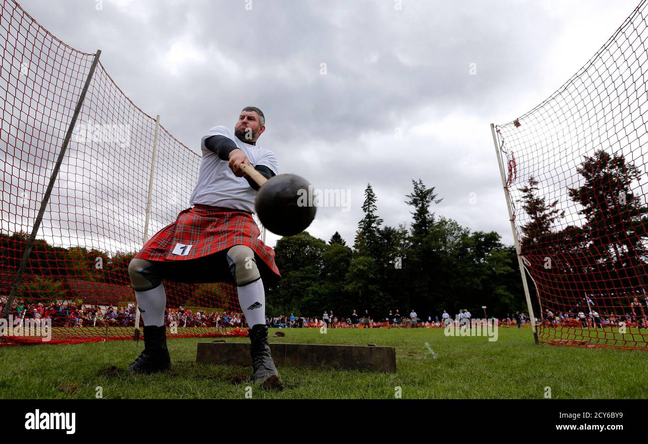 Lucas Wenta throws the hammer at the Birnam Highland Games in Scotland August 30, 2014. Scotland will hold a referendum on independence on September 18. REUTERS/Russell Cheyne (BRITAIN - Tags: POLITICS SOCIETY) Stock Photo
