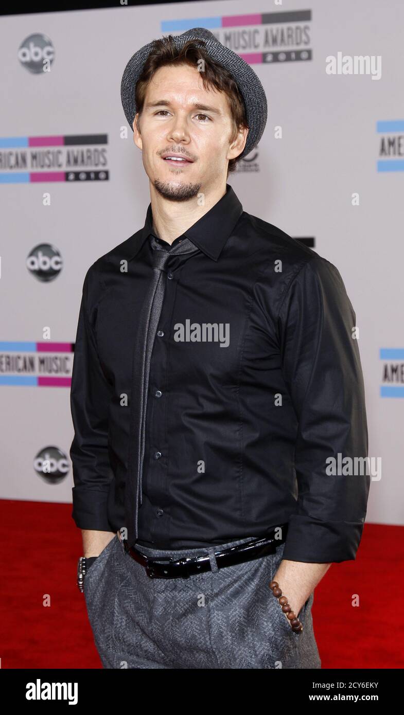 Actor Ryan Kwanten from 'True Blood' arrives at the 2010 American Music Awards in Los Angeles November 21, 2010.    REUTERS/Danny Moloshok (UNITED STATES  - Tags: ENTERTAINMENT)  (AMA-ARRIVALS) Stock Photo
