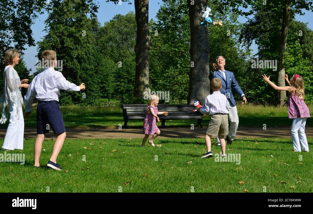 (L-R) Belgium's Crown Princess Mathilde, Prince Gabriel, Princess Eleonore, Prince Emmanuel, Crown Prince Philippe and Princess Elisabeth play in a park while visiting central London ahead of the London 2012 Olympic Games July 26, 2012. Picture taken on July 26, 2012.                  REUTERS/Benoit Doppagne/Pool (BRITAIN  - Tags: SPORT ROYALS POLITICS SPORT OLYMPICS) Stock Photo