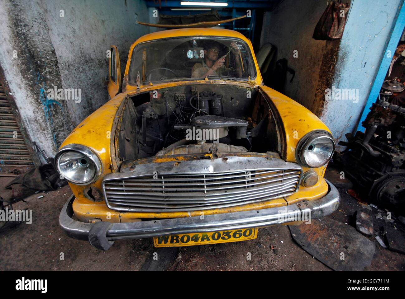 Second Hand Car Parts High Resolution Stock Photography And Images Alamy