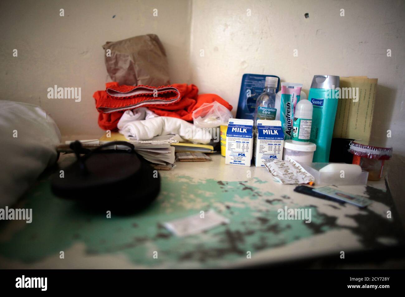 An inmate's possessions are seen in his cell at the California Institution for Men state prison in Chino, California, June 3, 2011.  The Supreme Court has ordered California to release more than 30,000 inmates over the next two years or take other steps to ease overcrowding in its prisons to prevent "needless suffering and death." California's 33 adult prisons were designed to hold about 80,000 inmates and now have about 145,000. The United States has more than 2 million people in state and local prisons. It has long had the highest incarceration rate in the world. REUTERS/Lucy Nicholson (UNIT Stock Photo