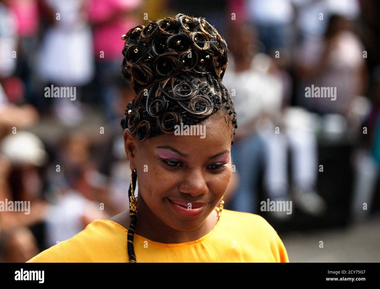 A woman presents an African-Colombian hairstyle during the Afro-Hairstyles VIII Competition in Cali May 27, 2012. REUTERS/Jaime Saldarriaga (COLOMBIA - Tags: SOCIETY Stock Photo - Alamy A woman presents an African-Colombian hairstyle during the Afro-Hairstyles VIII Competition in Cali May 27, 2012. REUTERS/Jaime Saldarriaga (COLOMBIA - Tags: SOCIETY Stock Photo - Alamy