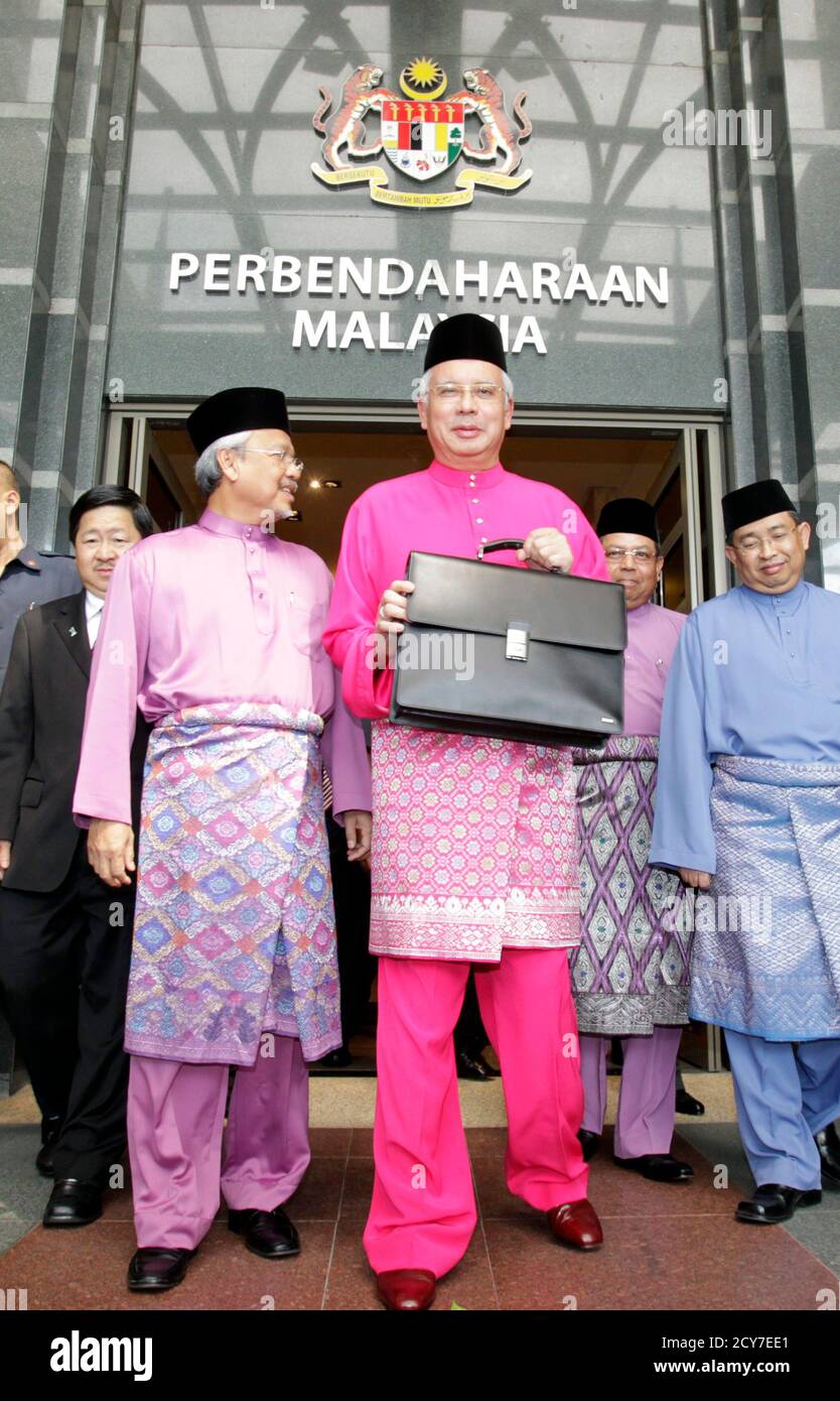 najib razak baju melayu