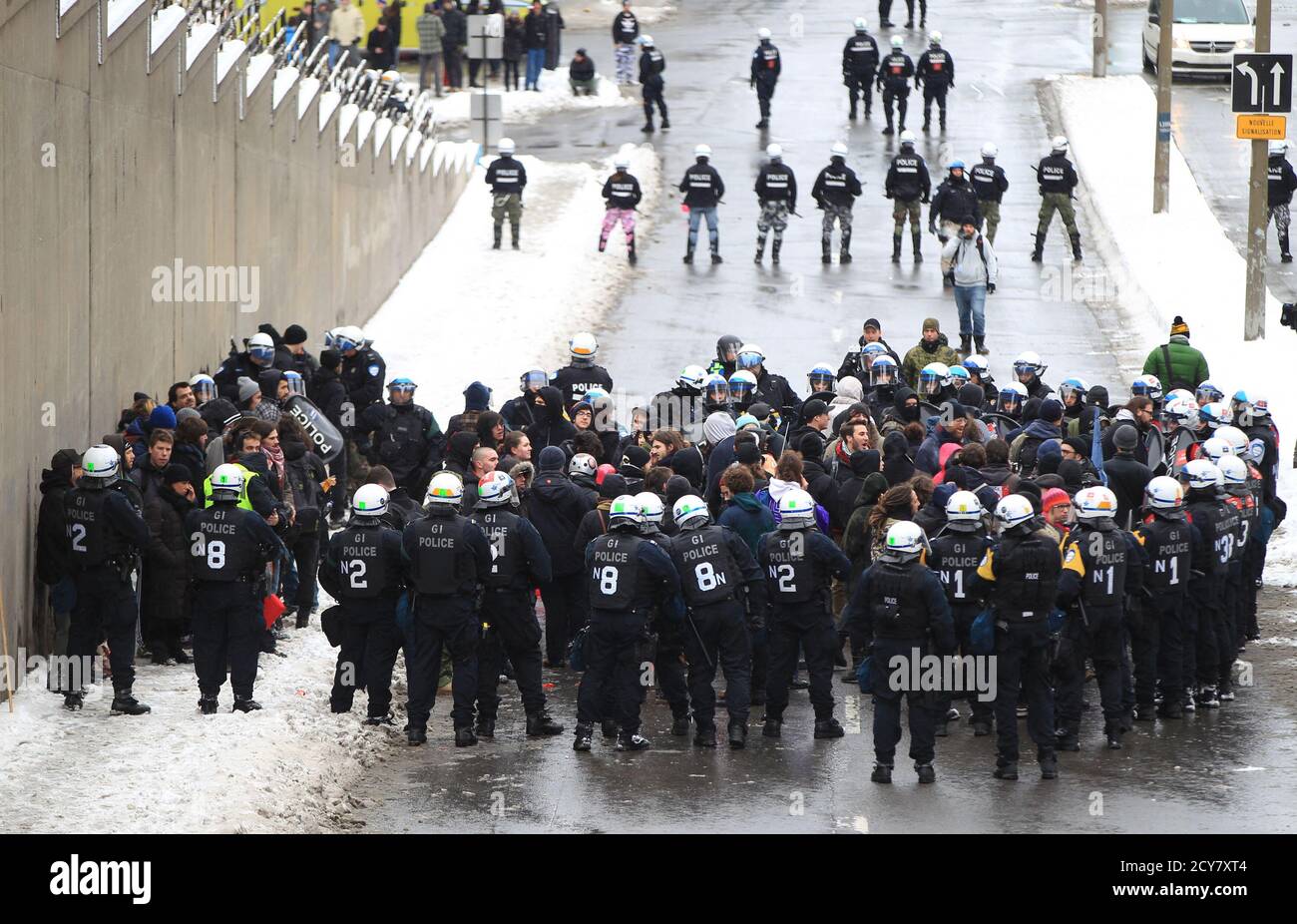 Police kettle hires stock photography and images Alamy