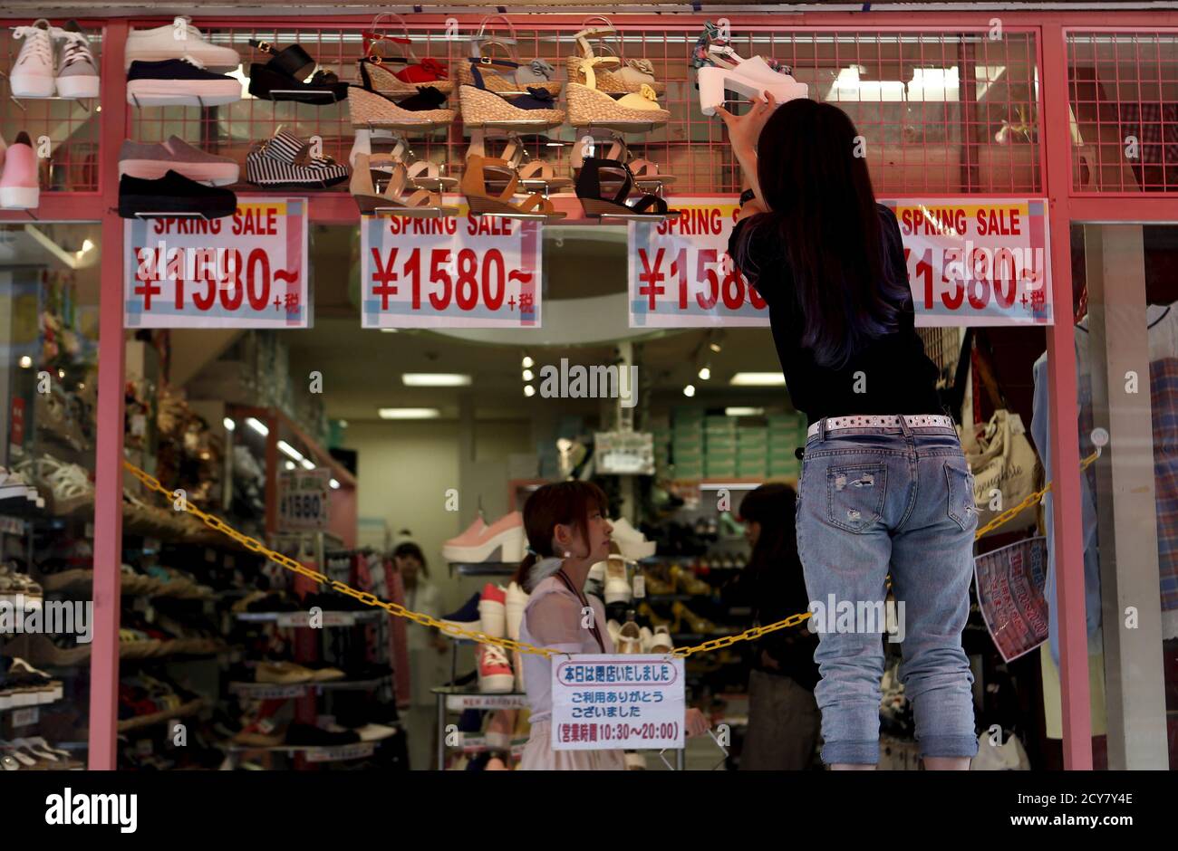 shoe store open now