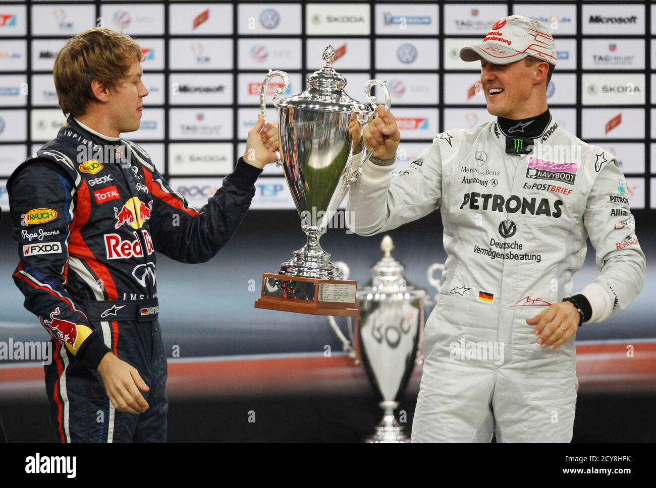Sammentræf selvfølgelig At blokere Formula One drivers Michael Schumacher (R) and Sebastian Vettel celebrate  after winning the Nations Cup of the Race of Champions (ROC) at the Esprit  Arena in Duesseldorf December 3, 2011. REUTERS/Alex Domanski (