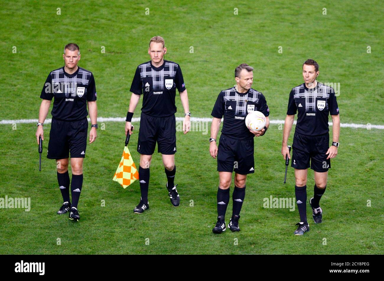 Dutch Referee Bjorn Kuipers 2nd R Leads His Team Of Assistant Referees Off The Pitch At Half Time During The Europa League Final Soccer Match Between Benfica And Chelsea At The Amsterdam