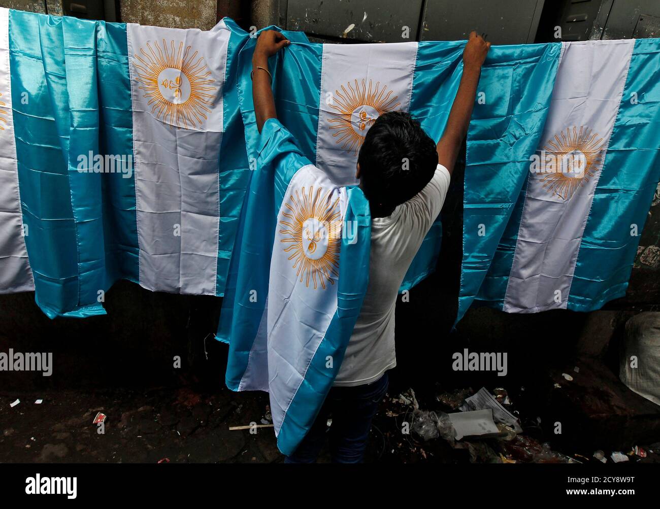 Sports In Kolkata High Resolution Stock Photography And Images Alamy Readymade garments i don't think you need to bother to find a wholesale market in kolkata. alamy